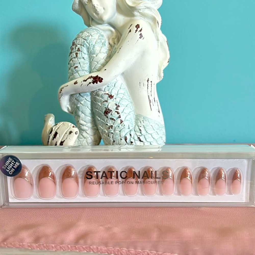 Static Nails Reusable Pop-On Manicure- Velvet French Almond